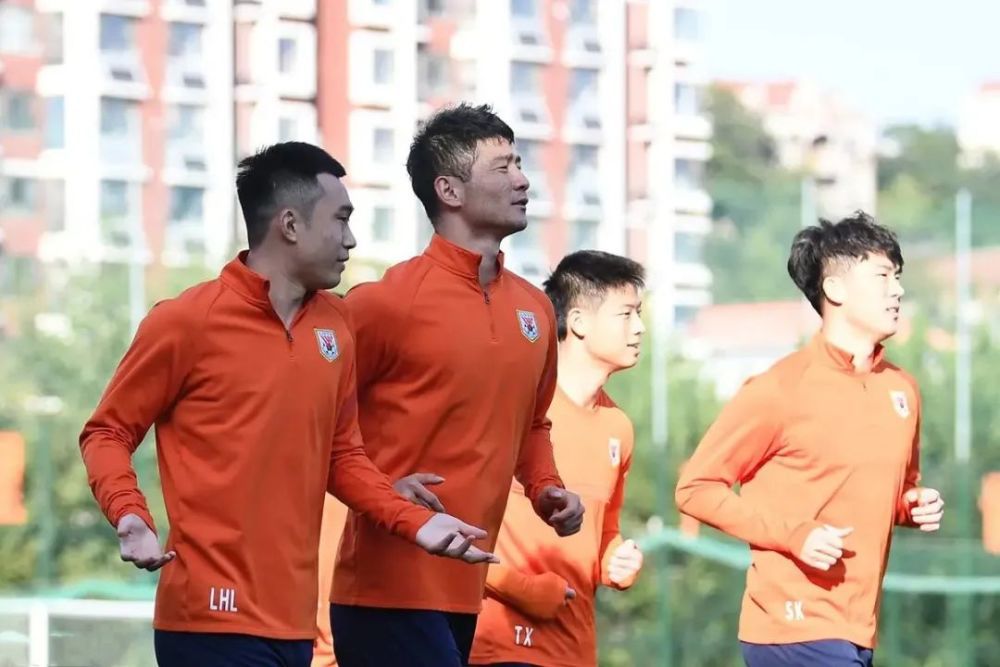 我认为我们很好地投入了战斗，也许上半场我们防守不够好，但下半场好多了，我们赢得了更多的对抗，也打进了一球。